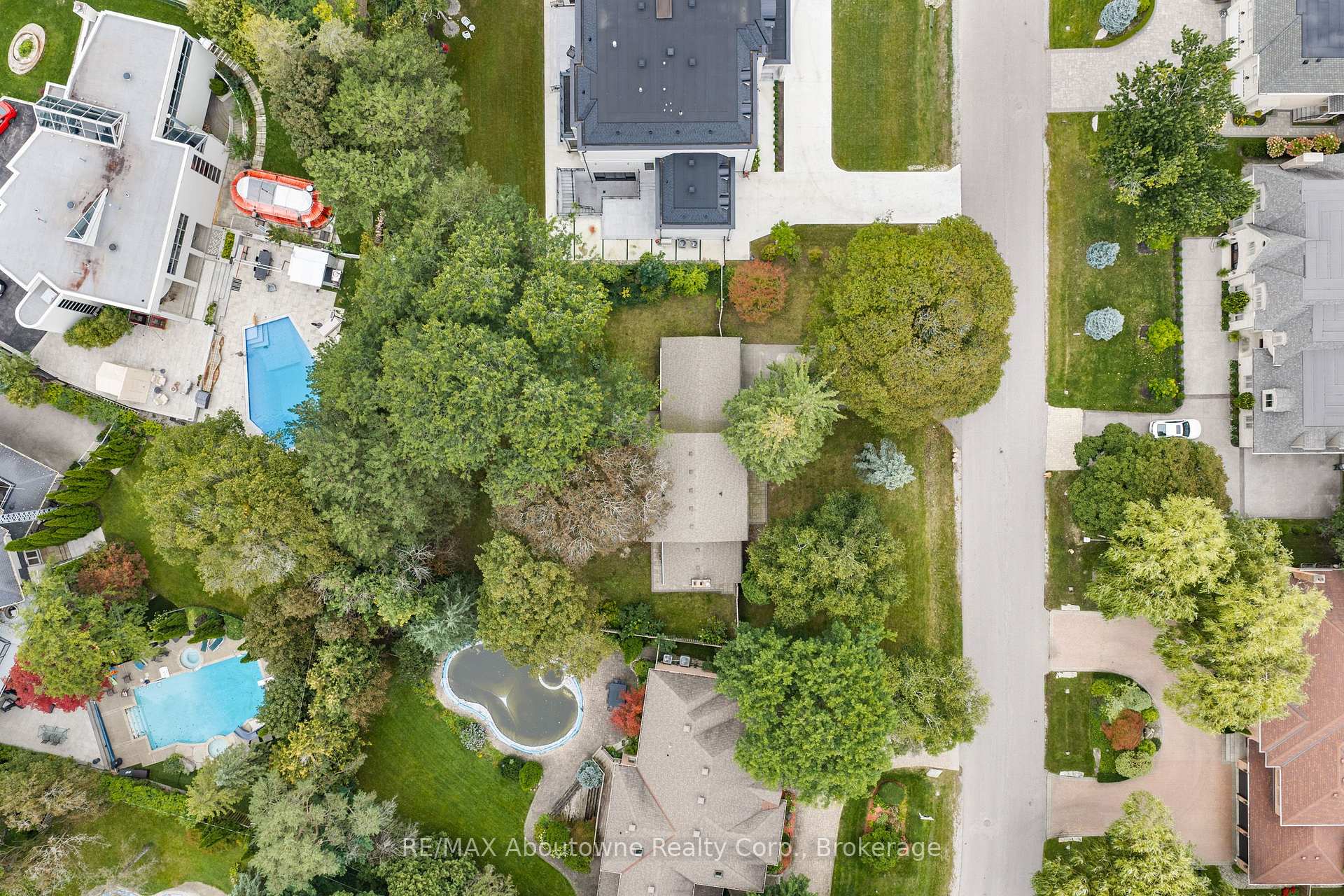 Photo 33 of 24 Valloncliffe Road, Markham, Bayview Glen — HOMEH