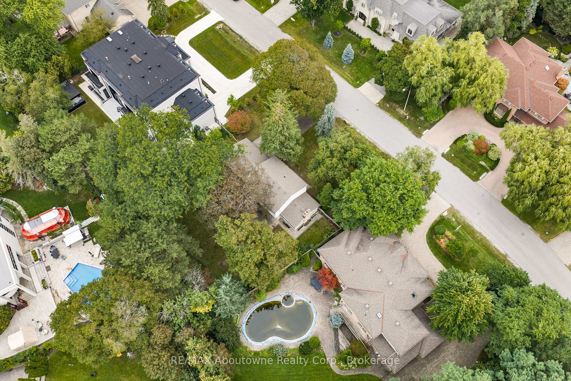 Photo 35 of 24 Valloncliffe Road, Markham, Bayview Glen — HOMEH