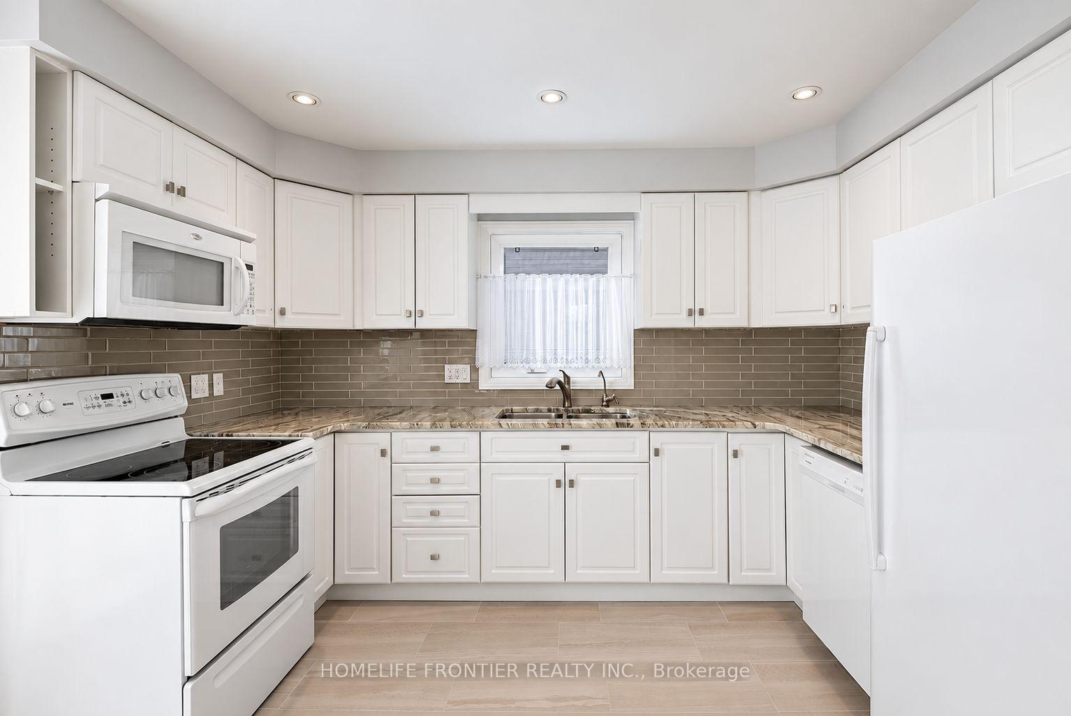 Photo 3 of 82 Charnwood Place, Markham, Aileen-Willowbrook — HOMEH