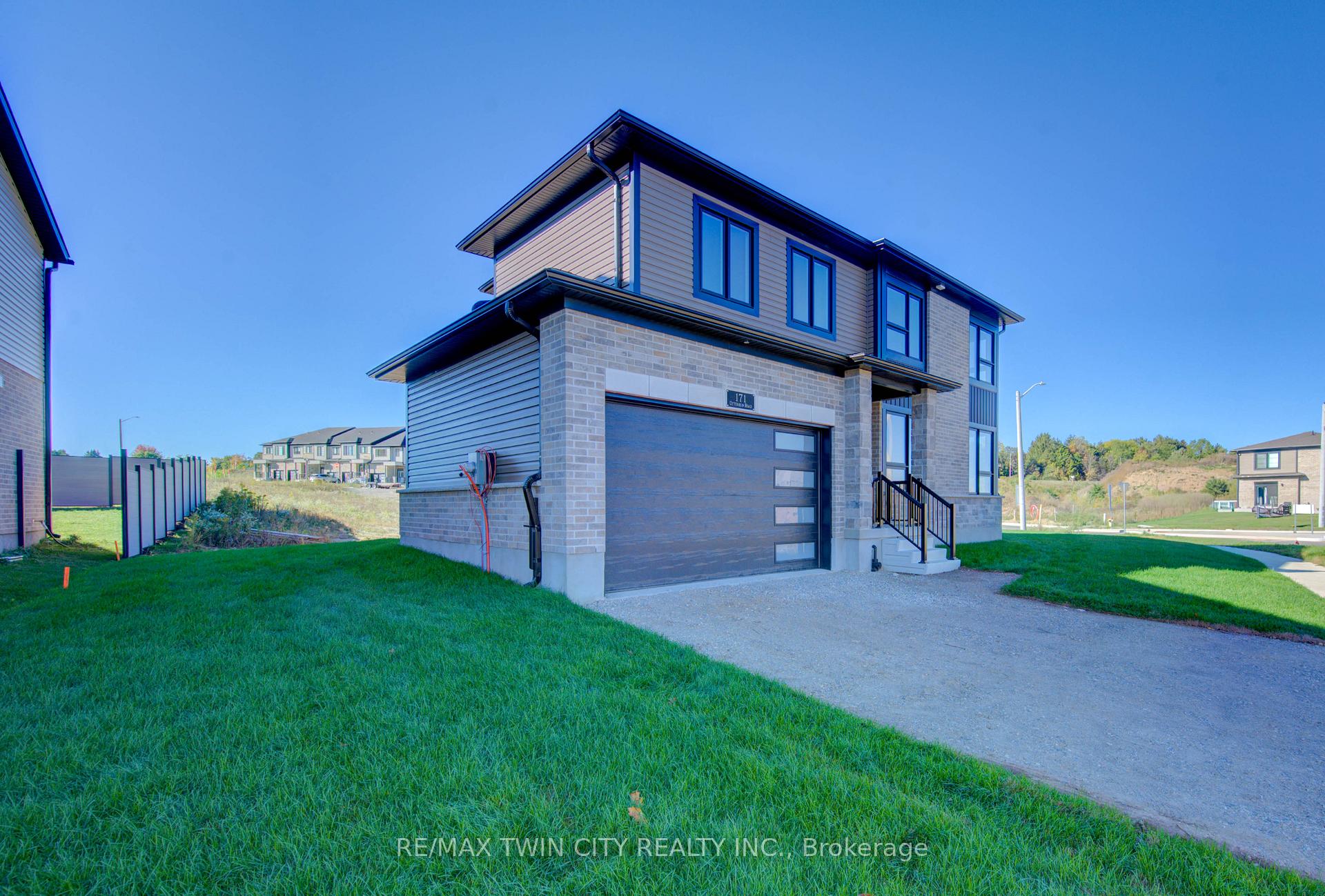 Photo 2 of 171 Otterbein Road, Kitchener, Grand River North — HOMEH