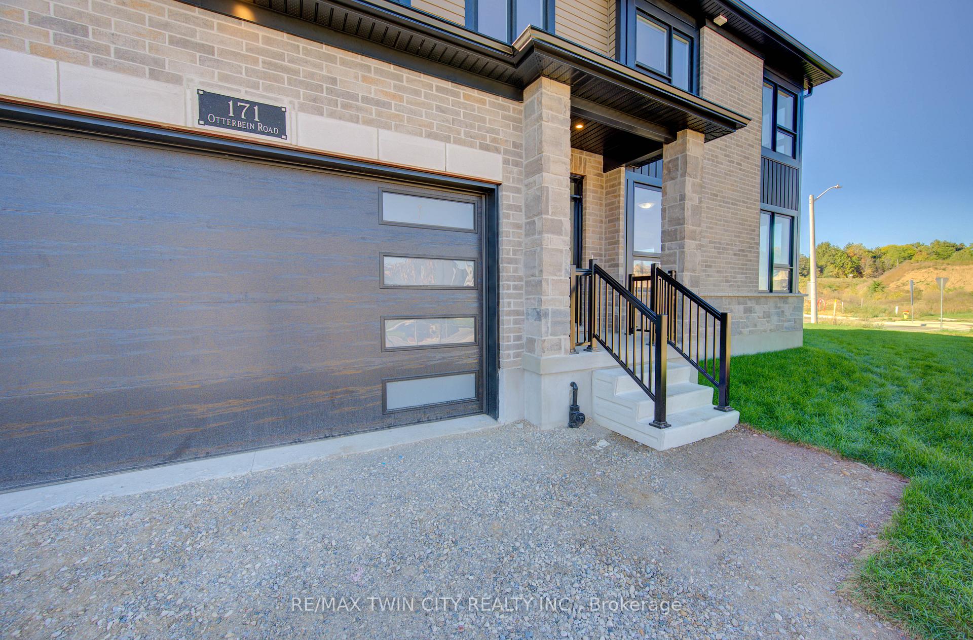 Photo 3 of 171 Otterbein Road, Kitchener, Grand River North — HOMEH