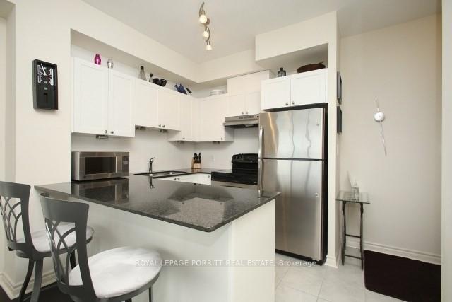 Photo 3 of Unit 1109, 3865 Lake Shore Boulevard W, Etobicoke, Long Branch — HOMEH