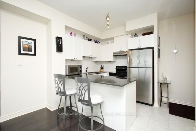 Photo 4 of Unit 1109, 3865 Lake Shore Boulevard W, Etobicoke, Long Branch — HOMEH