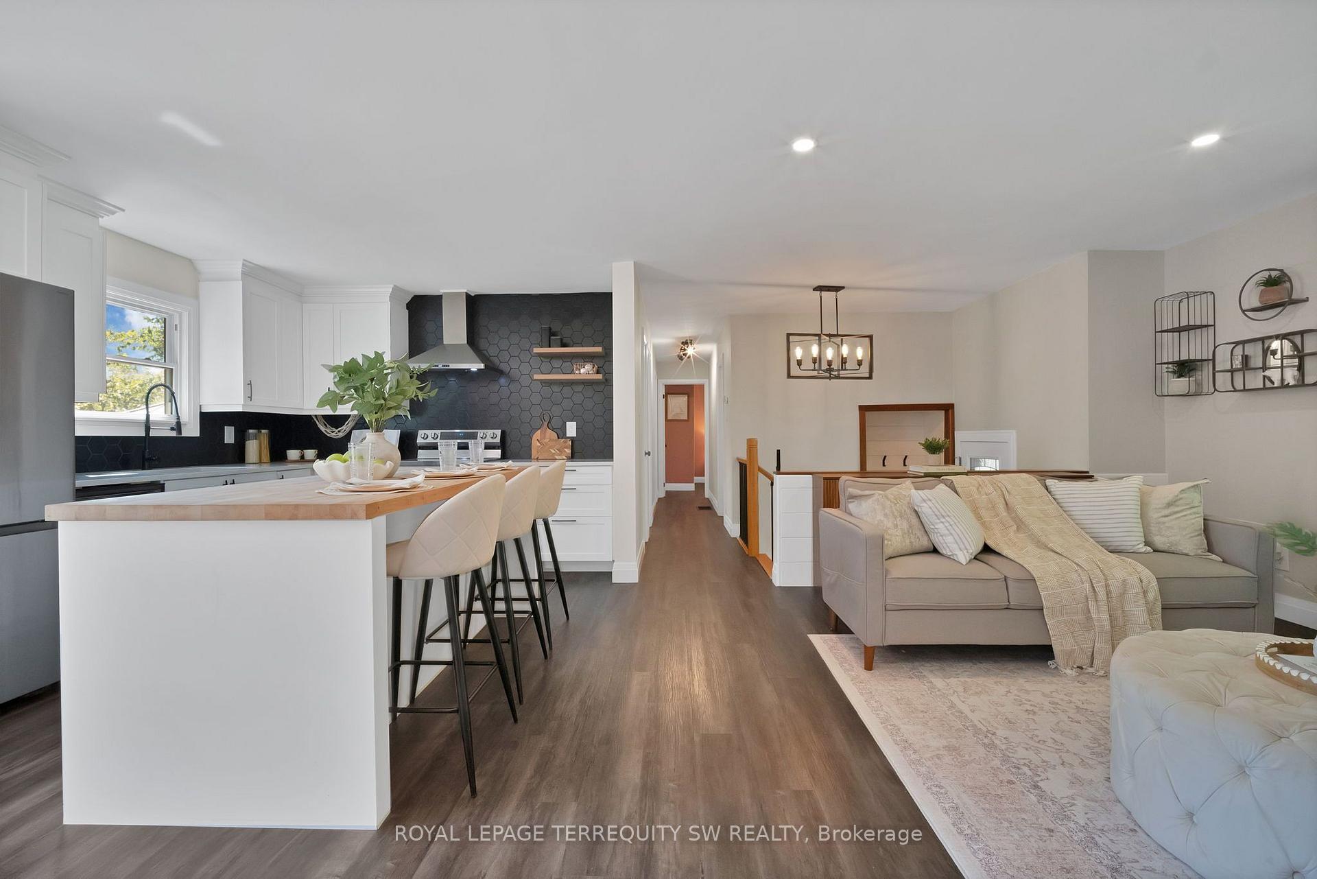 Photo 18 of 2249 Willard Avenue, Innisfil, Alcona — HOMEH