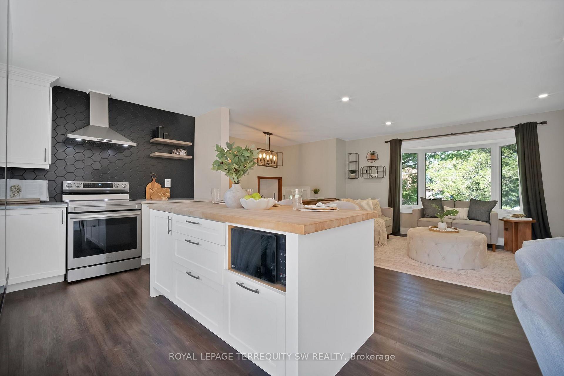 Photo 25 of 2249 Willard Avenue, Innisfil, Alcona — HOMEH