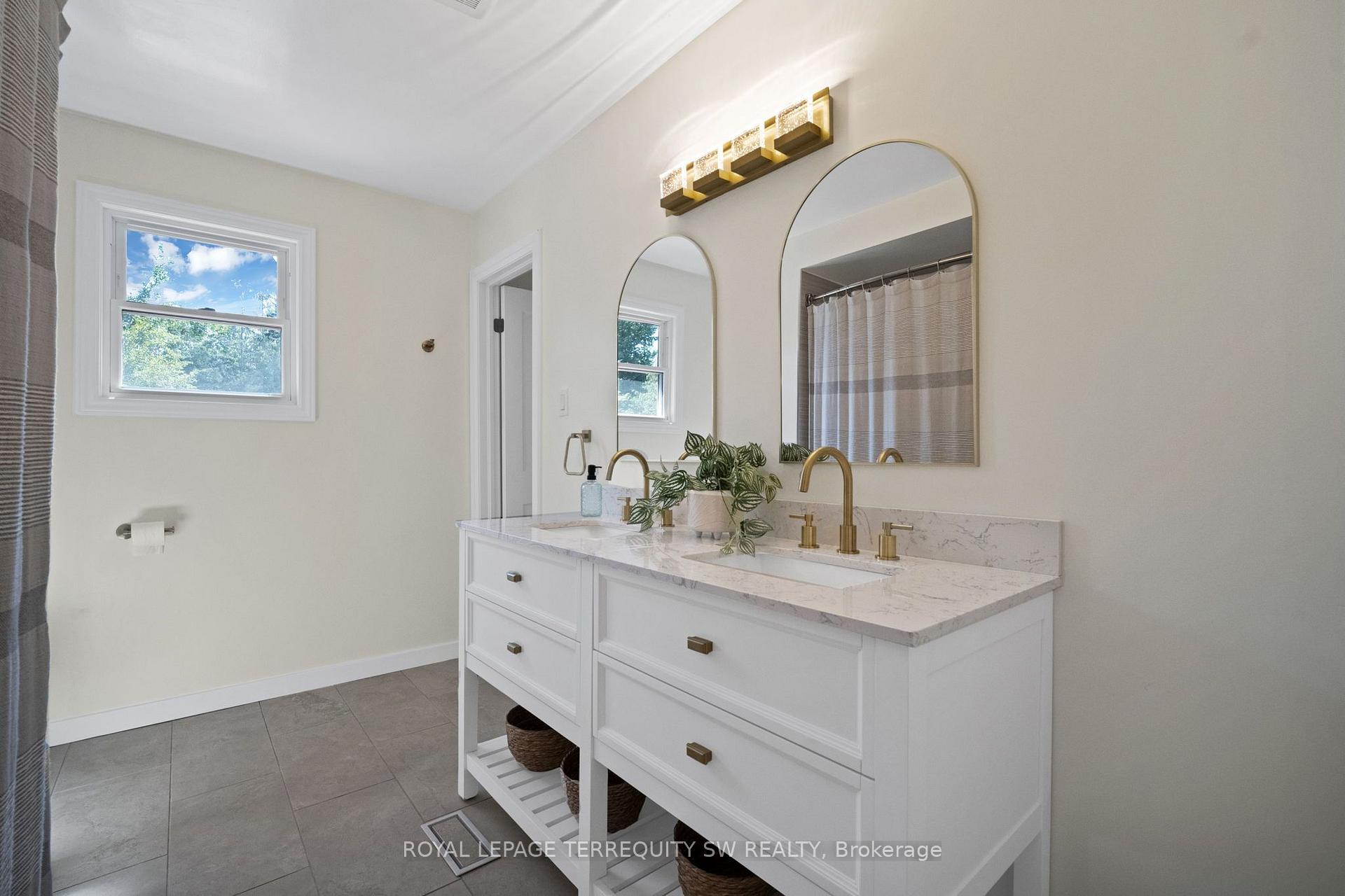 Photo 36 of 2249 Willard Avenue, Innisfil, Alcona — HOMEH