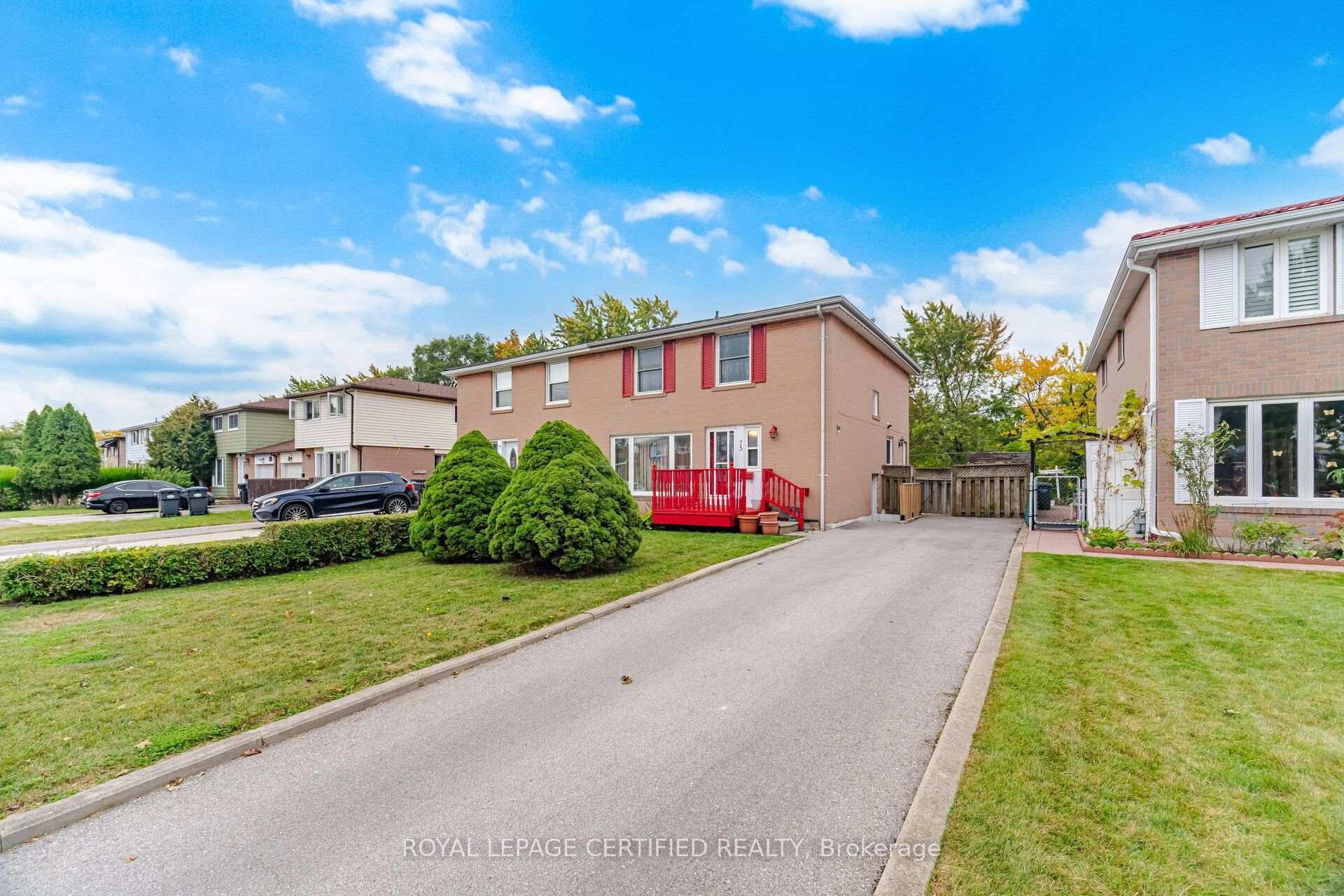 Photo 2 of 75 Cloverdale Drive, Brampton, Avondale — HOMEH