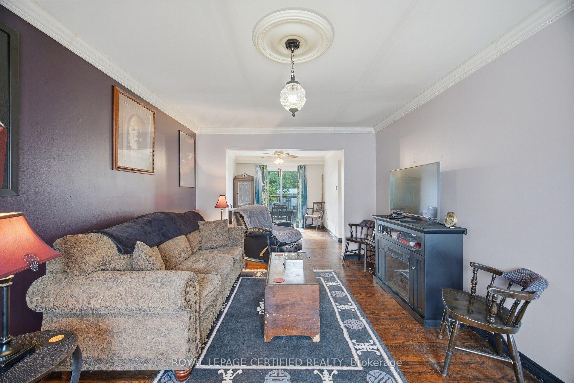 Photo 5 of 75 Cloverdale Drive, Brampton, Avondale — HOMEH
