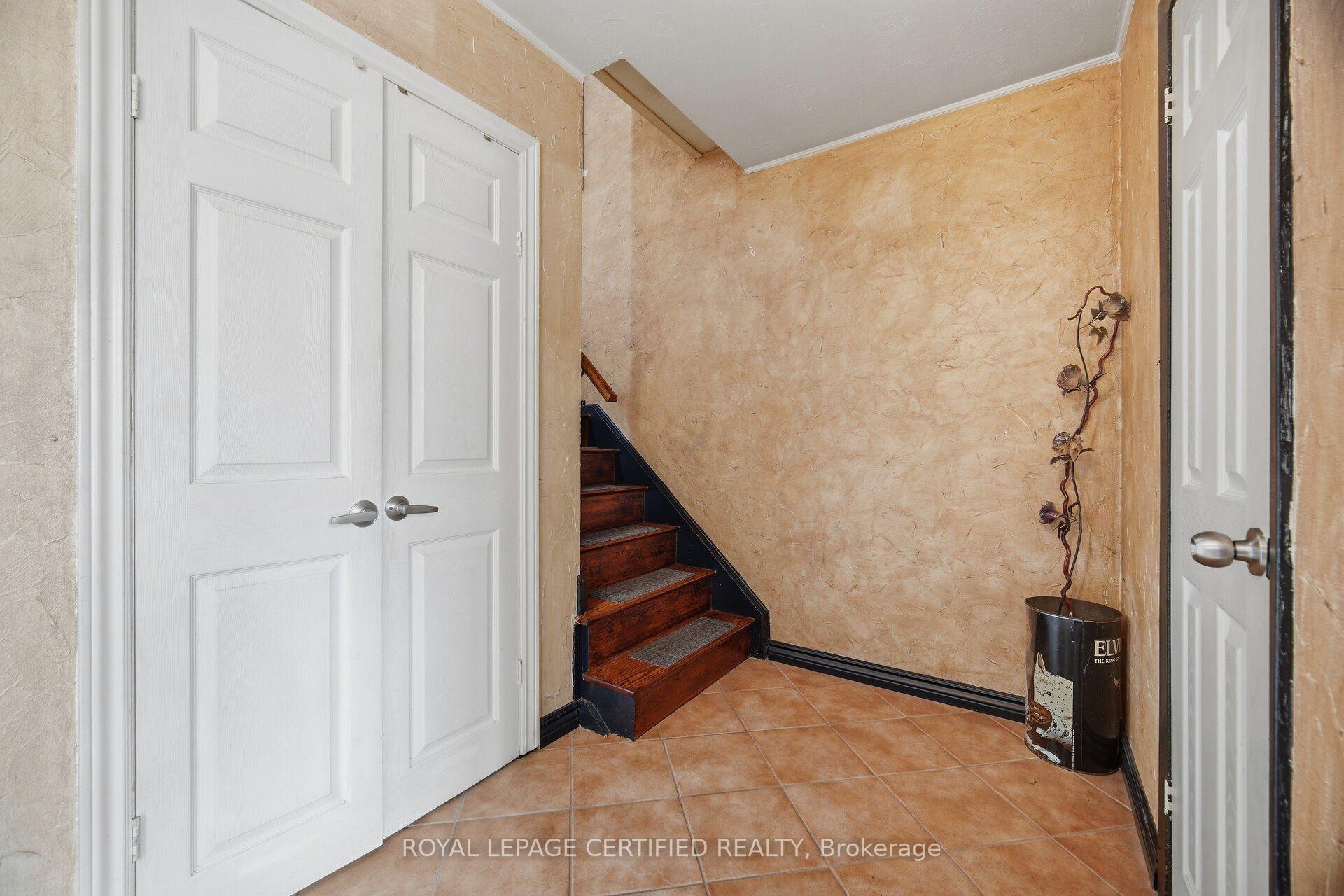Photo 12 of 75 Cloverdale Drive, Brampton, Avondale — HOMEH
