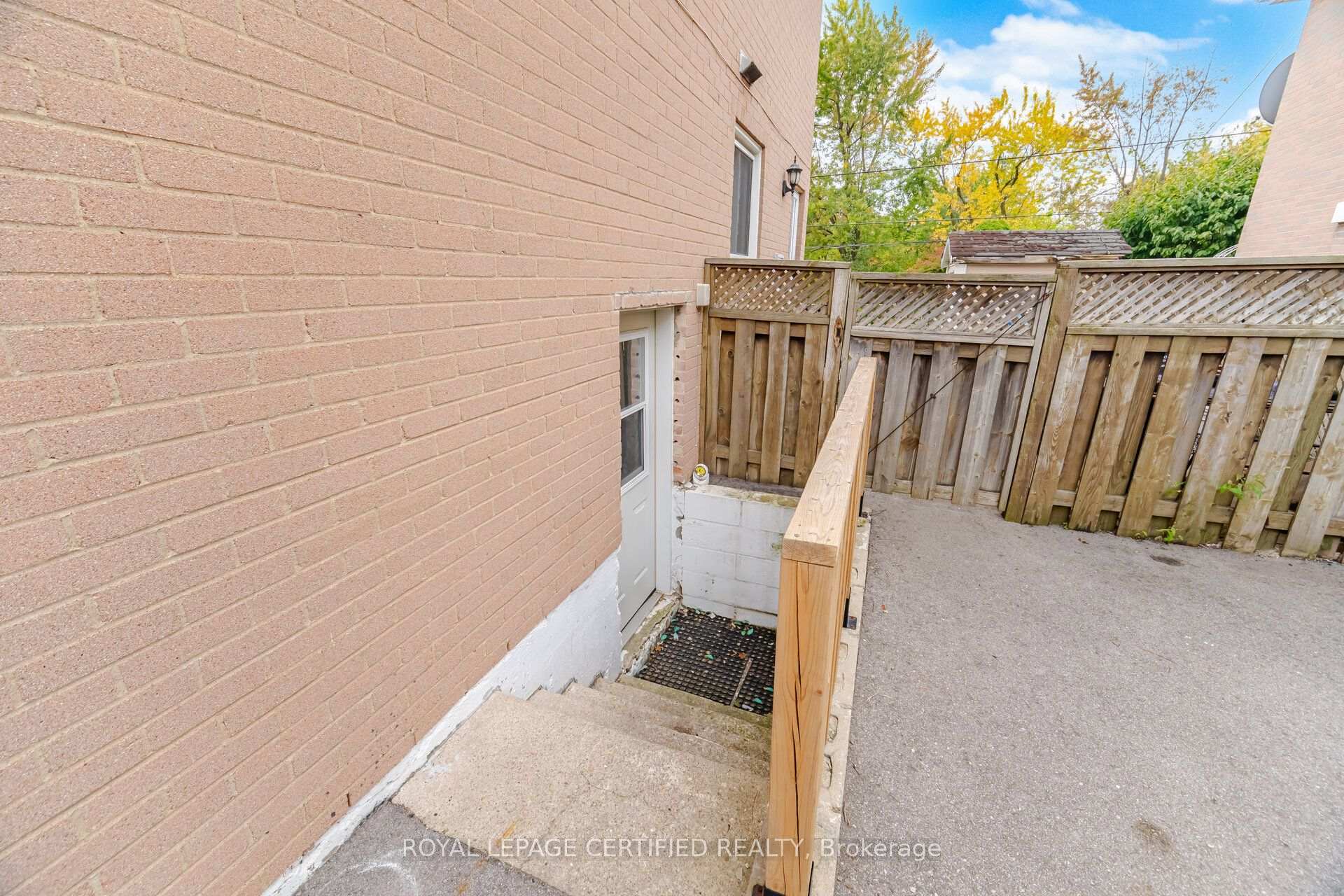 Photo 33 of 75 Cloverdale Drive, Brampton, Avondale — HOMEH