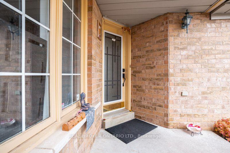 Photo 3 of 60 Whitefaulds Road, Vaughan, Maple — HOMEH