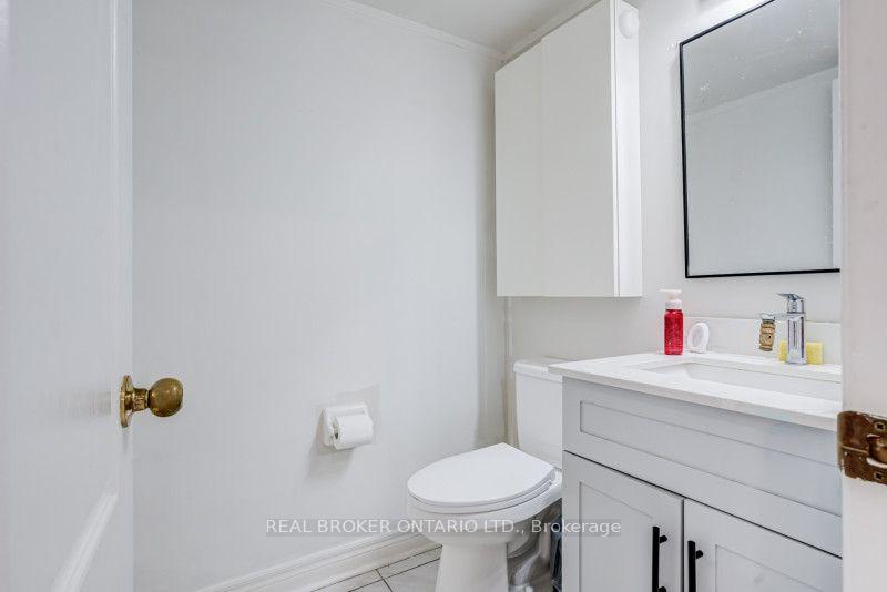 Photo 6 of 60 Whitefaulds Road, Vaughan, Maple — HOMEH