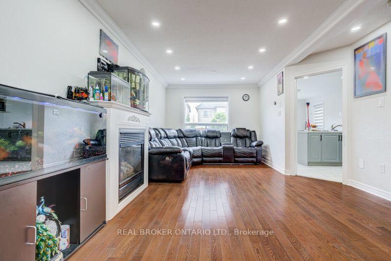 Photo 8 of 60 Whitefaulds Road, Vaughan, Maple — HOMEH