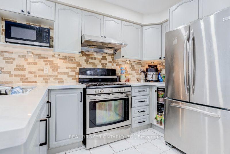 Photo 9 of 60 Whitefaulds Road, Vaughan, Maple — HOMEH