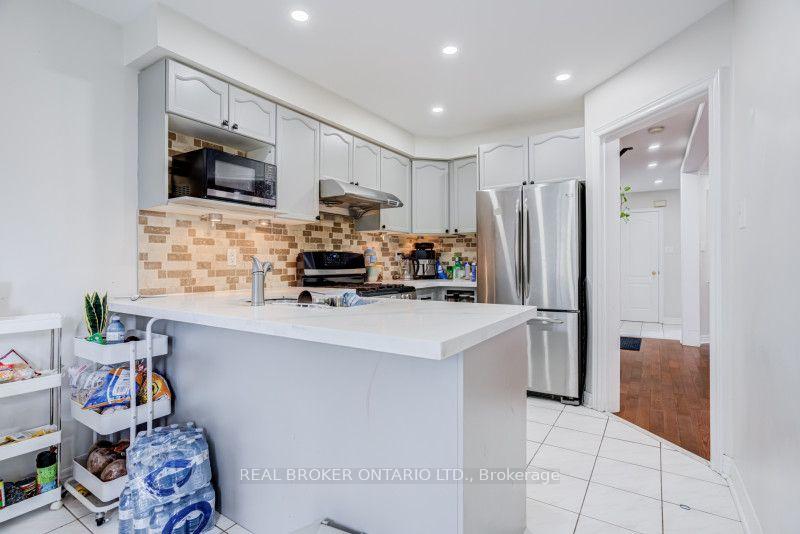 Photo 10 of 60 Whitefaulds Road, Vaughan, Maple — HOMEH
