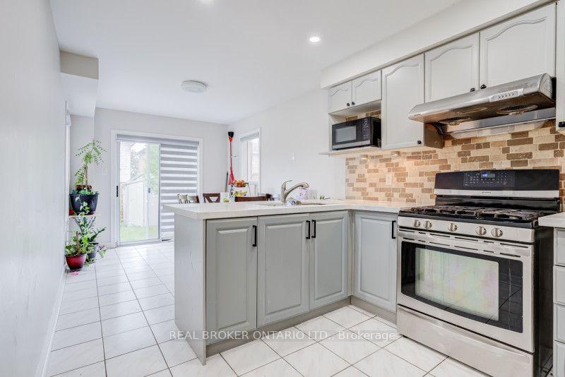 Photo 11 of 60 Whitefaulds Road, Vaughan, Maple — HOMEH