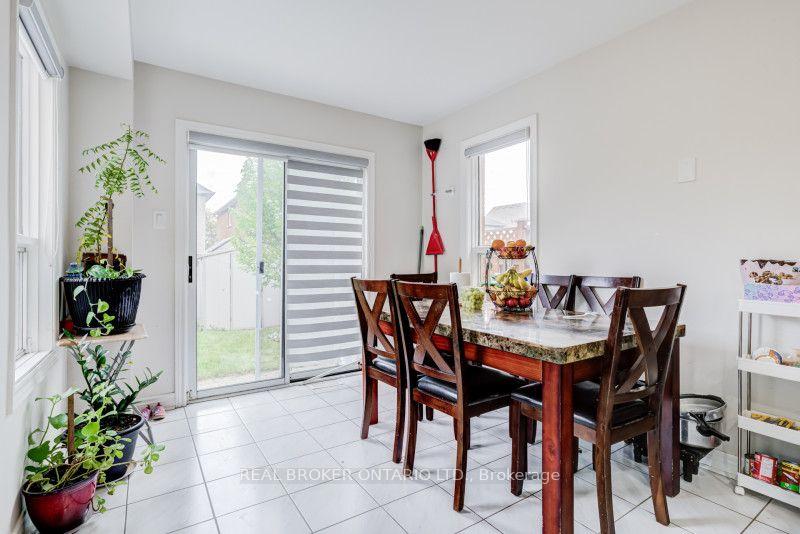 Photo 12 of 60 Whitefaulds Road, Vaughan, Maple — HOMEH