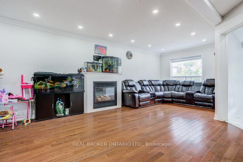 Photo 13 of 60 Whitefaulds Road, Vaughan, Maple — HOMEH