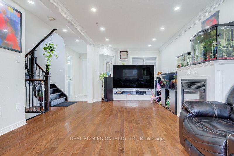 Photo 14 of 60 Whitefaulds Road, Vaughan, Maple — HOMEH