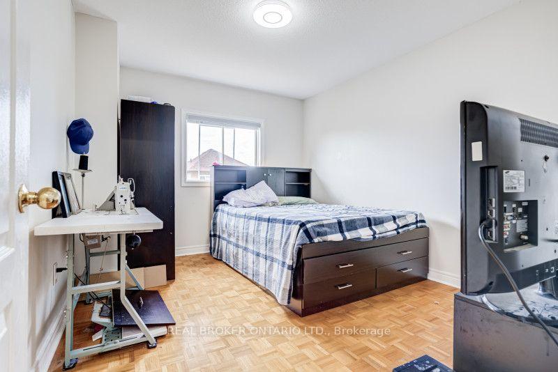 Photo 24 of 60 Whitefaulds Road, Vaughan, Maple — HOMEH