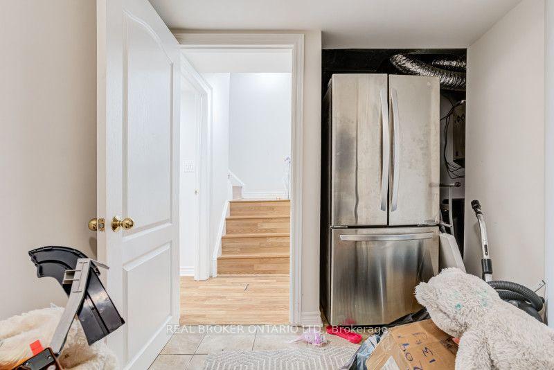 Photo 36 of 60 Whitefaulds Road, Vaughan, Maple — HOMEH