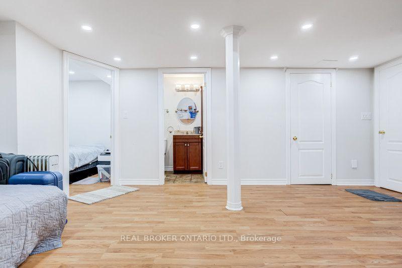 Photo 37 of 60 Whitefaulds Road, Vaughan, Maple — HOMEH