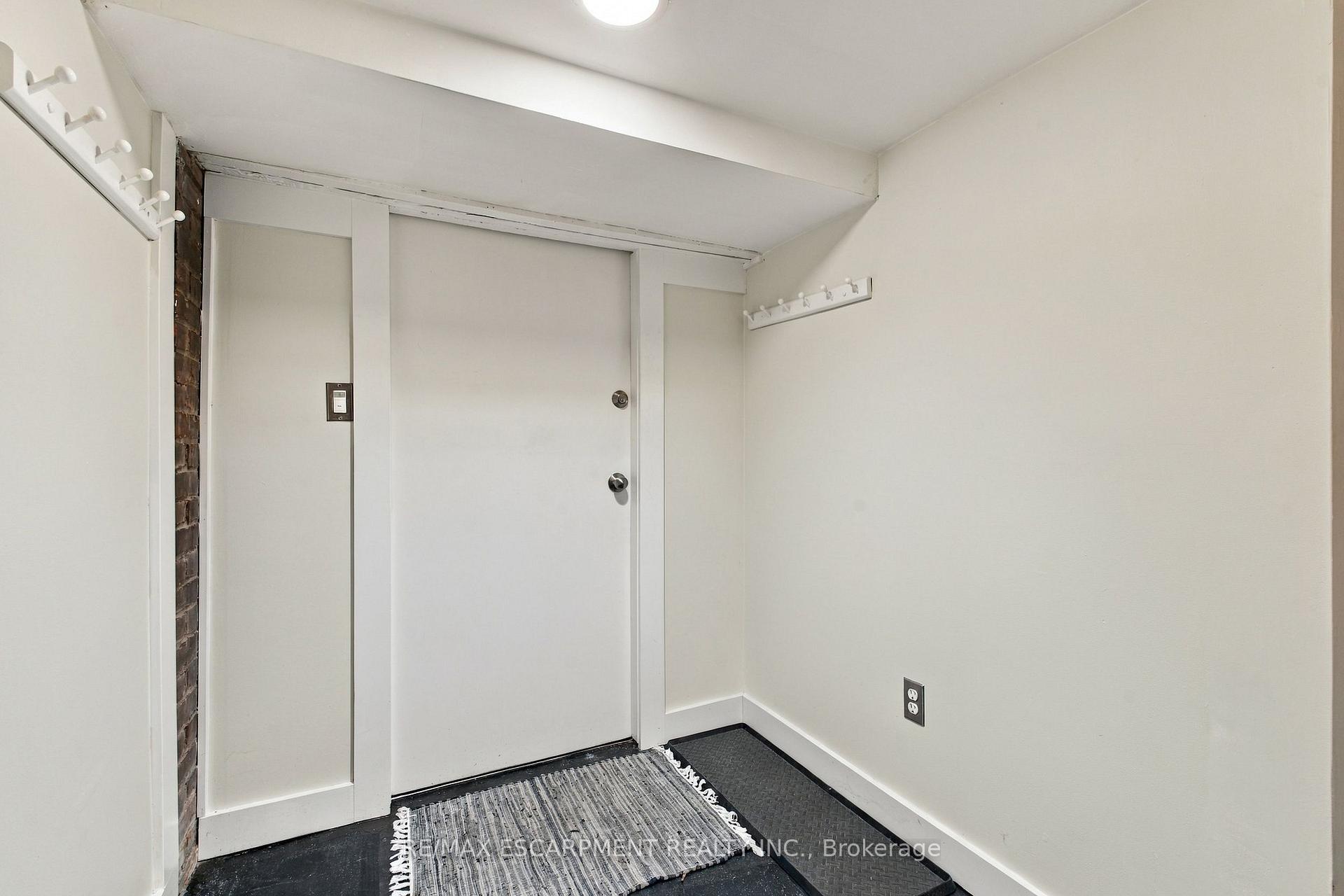 Photo 5 of 100 Balsam Avenue S, Hamilton, Stipley — HOMEH