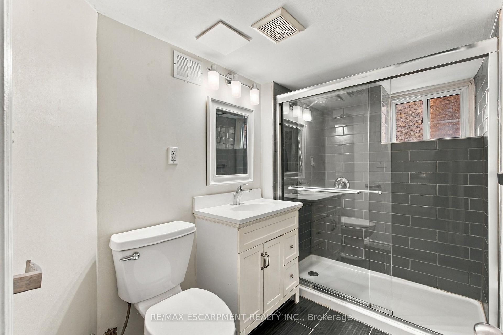 Photo 11 of 100 Balsam Avenue S, Hamilton, Stipley — HOMEH