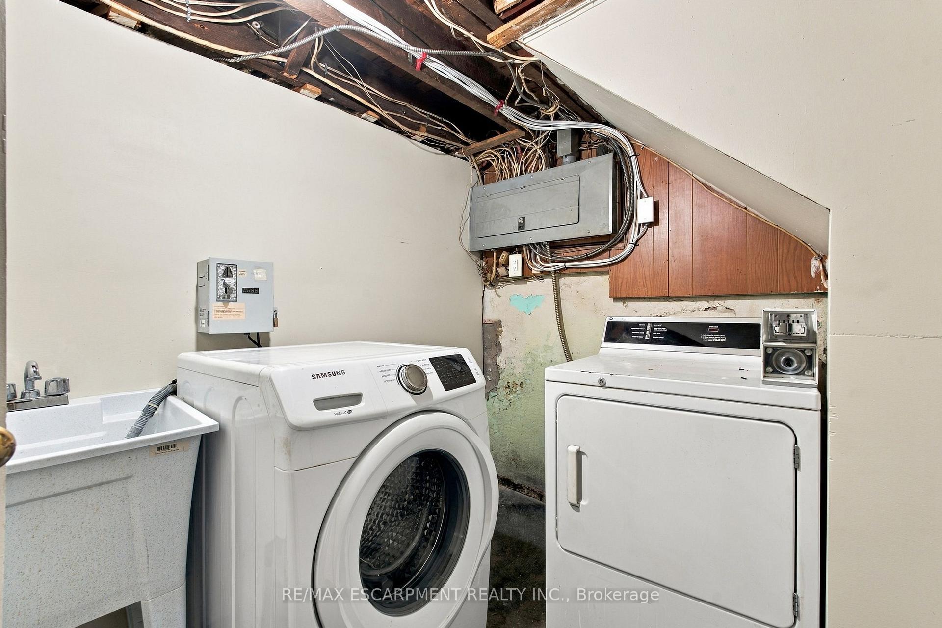 Photo 13 of 100 Balsam Avenue S, Hamilton, Stipley — HOMEH
