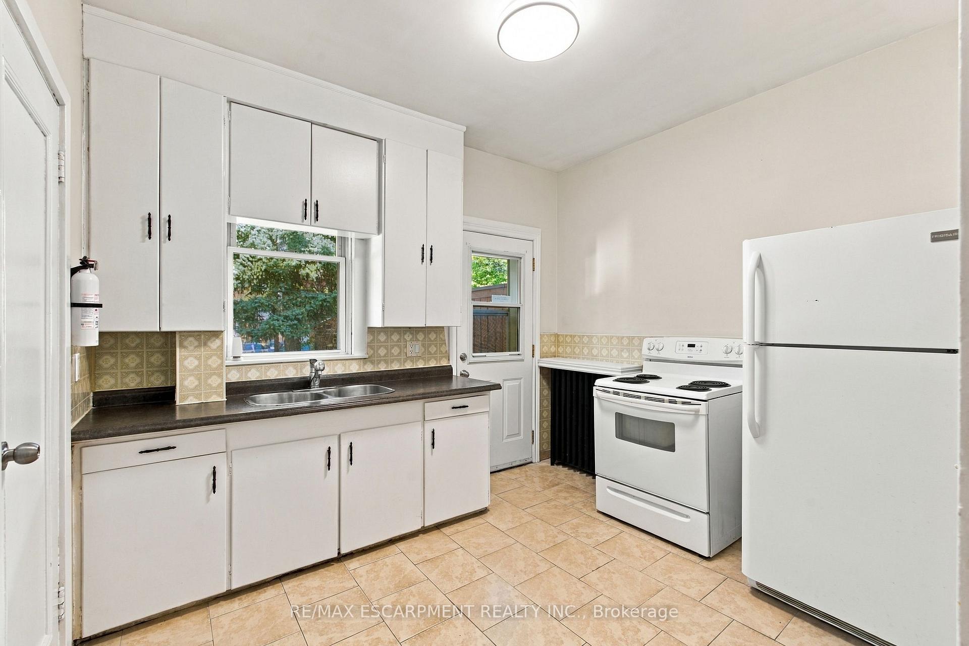 Photo 21 of 100 Balsam Avenue S, Hamilton, Stipley — HOMEH