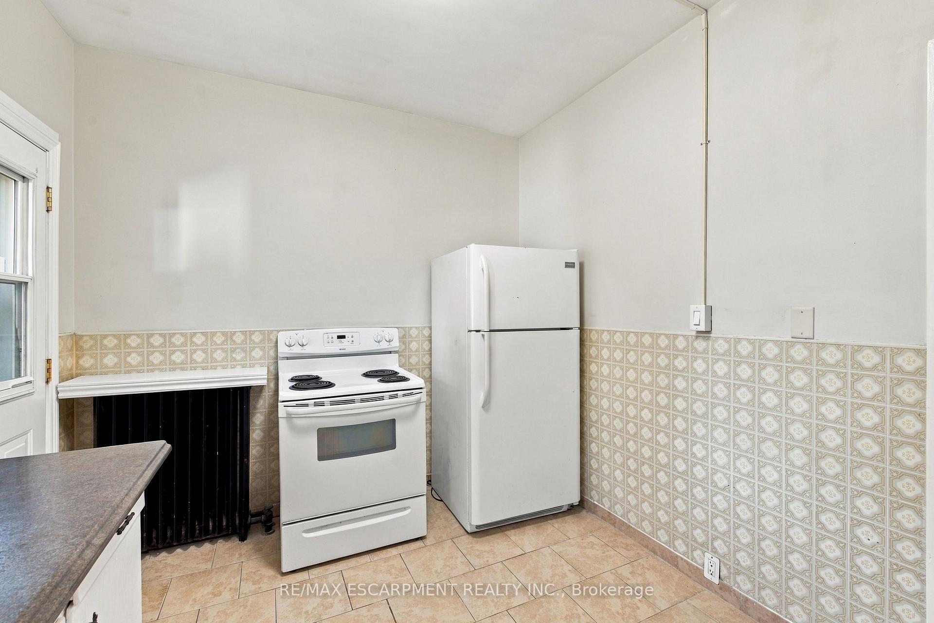 Photo 23 of 100 Balsam Avenue S, Hamilton, Stipley — HOMEH