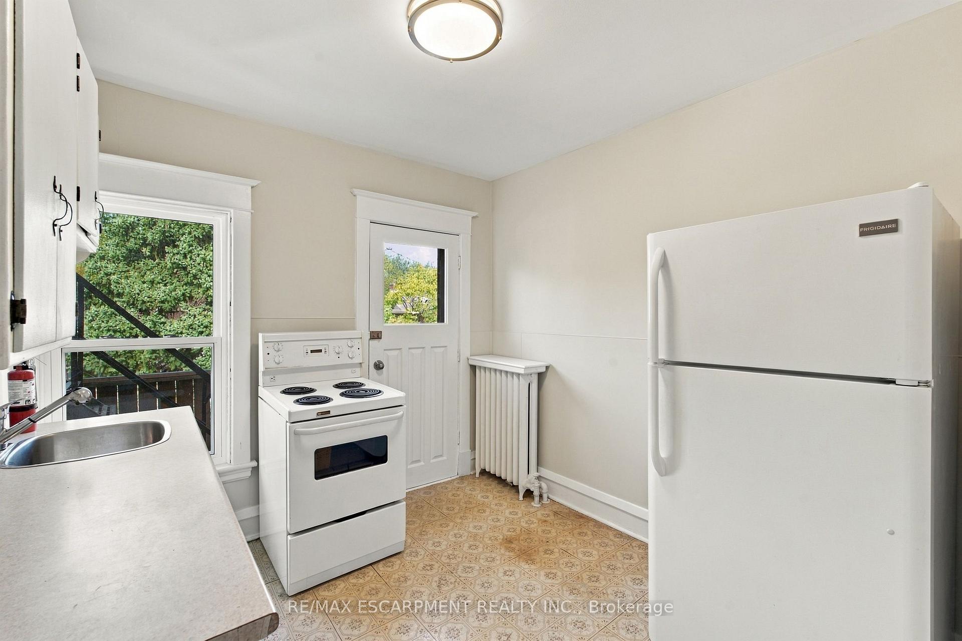 Photo 25 of 100 Balsam Avenue S, Hamilton, Stipley — HOMEH