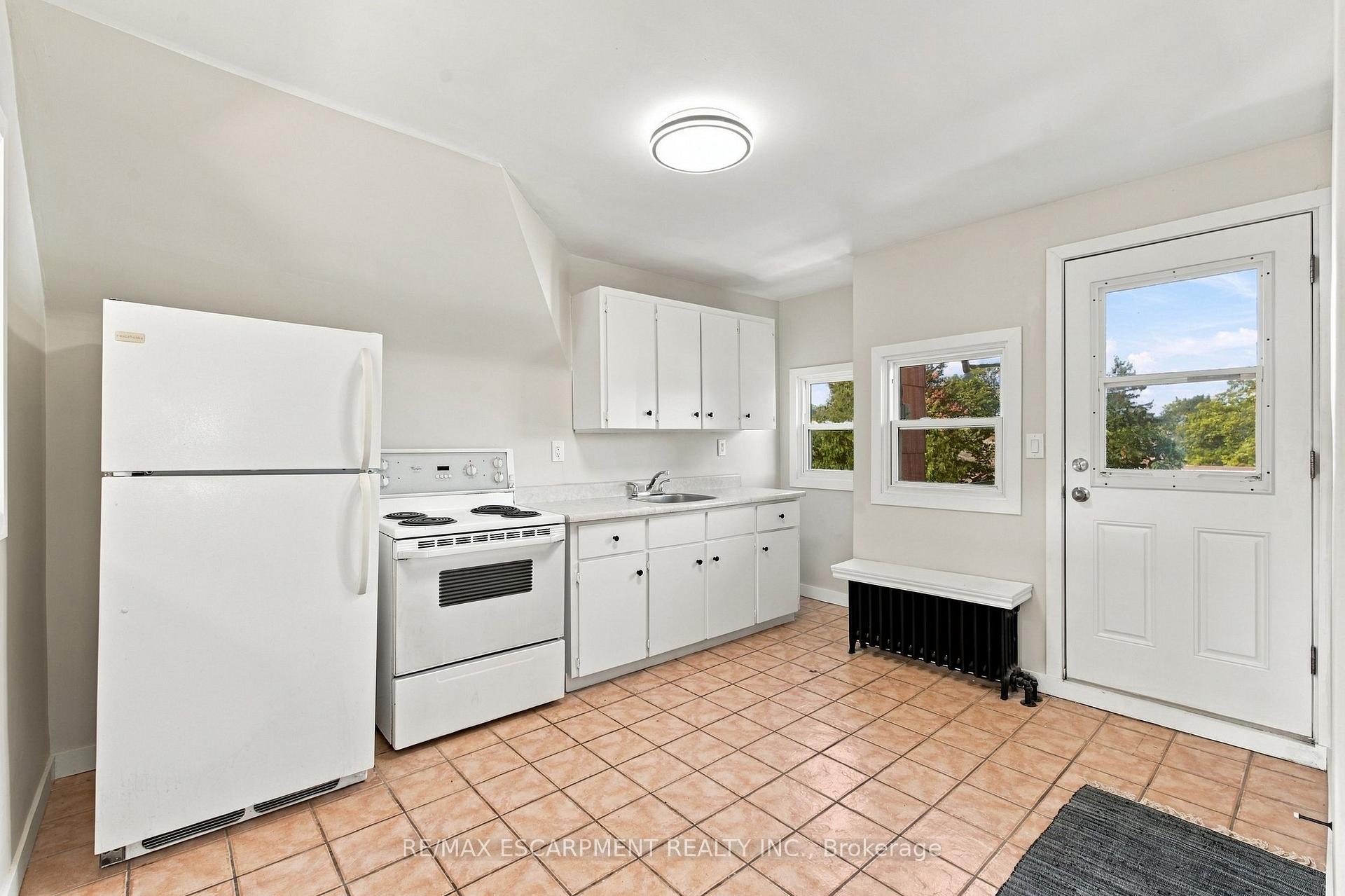 Photo 36 of 100 Balsam Avenue S, Hamilton, Stipley — HOMEH