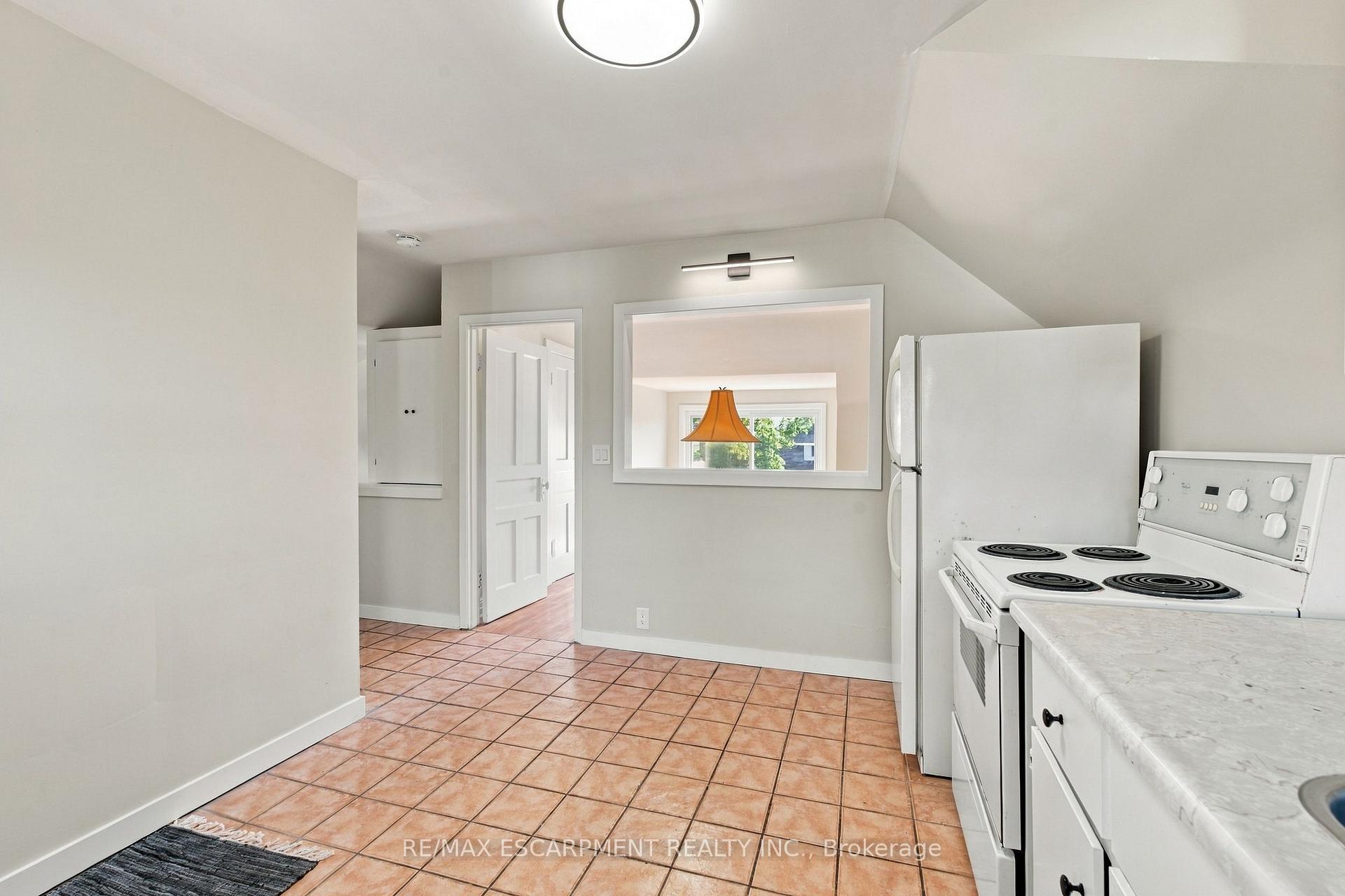 Photo 37 of 100 Balsam Avenue S, Hamilton, Stipley — HOMEH
