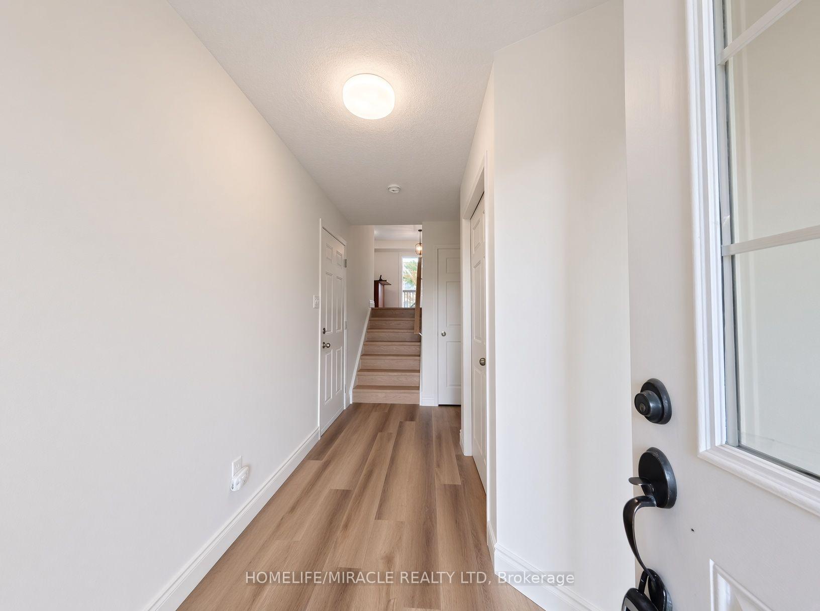 Photo 2 of 250 Parkvale Drive, Kitchener, Huron Park — HOMEH