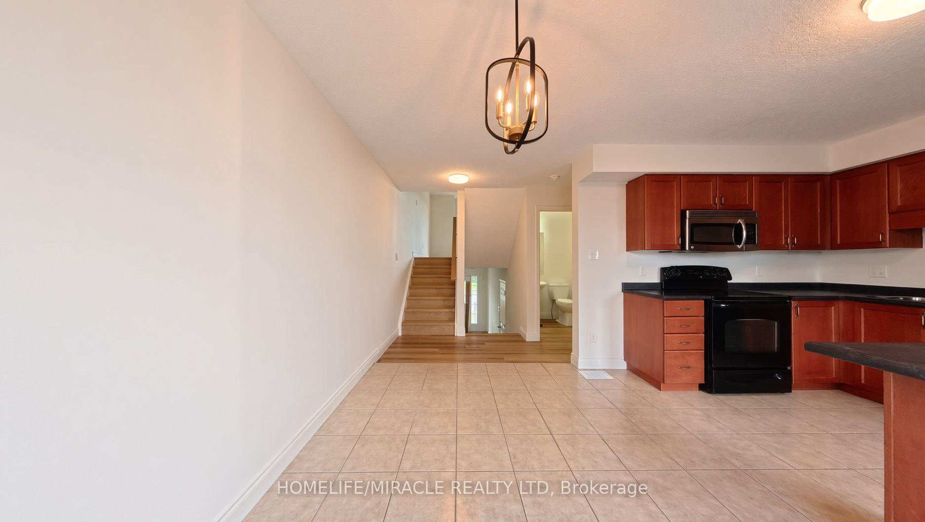 Photo 13 of 250 Parkvale Drive, Kitchener, Huron Park — HOMEH