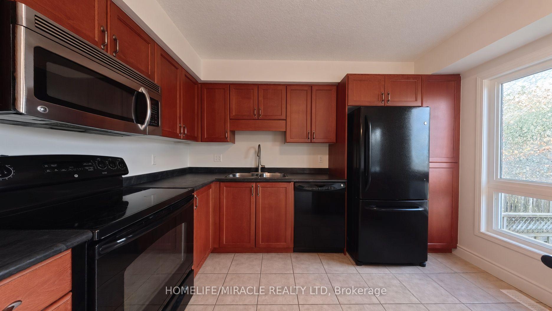 Photo 15 of 250 Parkvale Drive, Kitchener, Huron Park — HOMEH