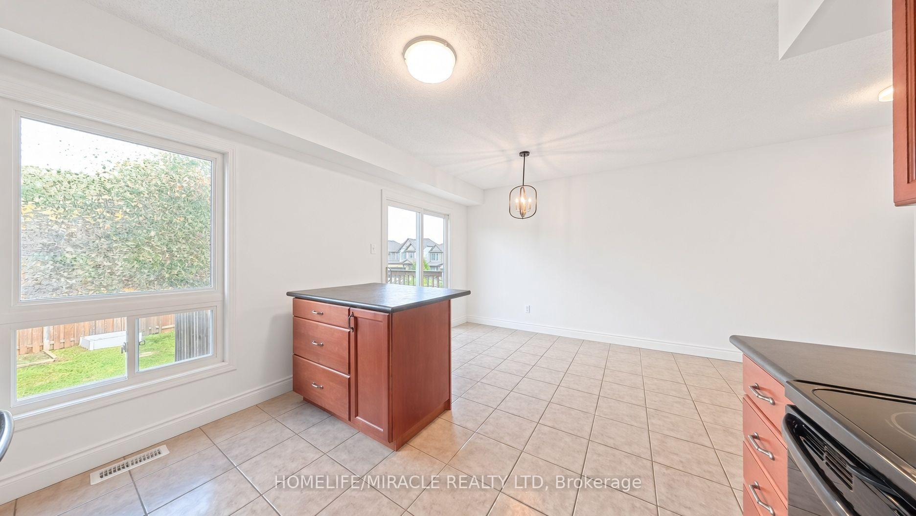 Photo 17 of 250 Parkvale Drive, Kitchener, Huron Park — HOMEH