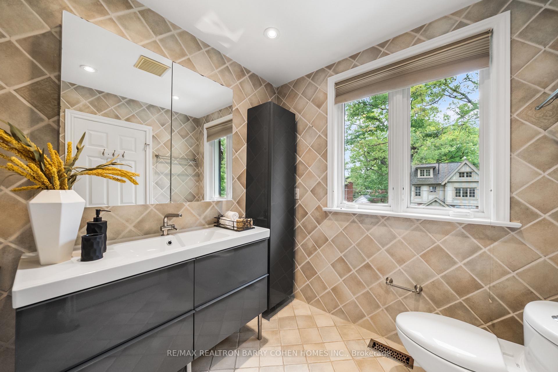 Photo 31 of 6 Nina Street, Toronto, Casa Loma — HOMEH