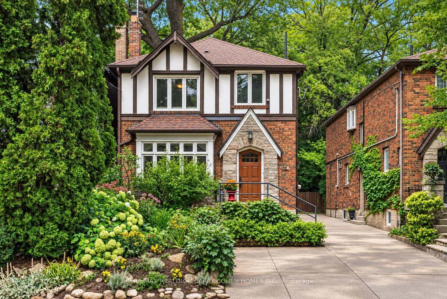Photo 2 of 6 Nina Street, Toronto, Casa Loma — HOMEH
