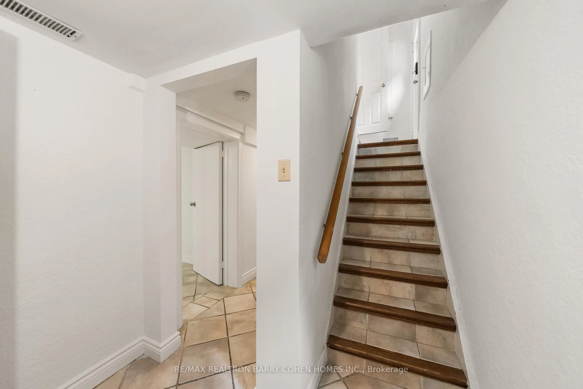 Photo 33 of 6 Nina Street, Toronto, Casa Loma — HOMEH