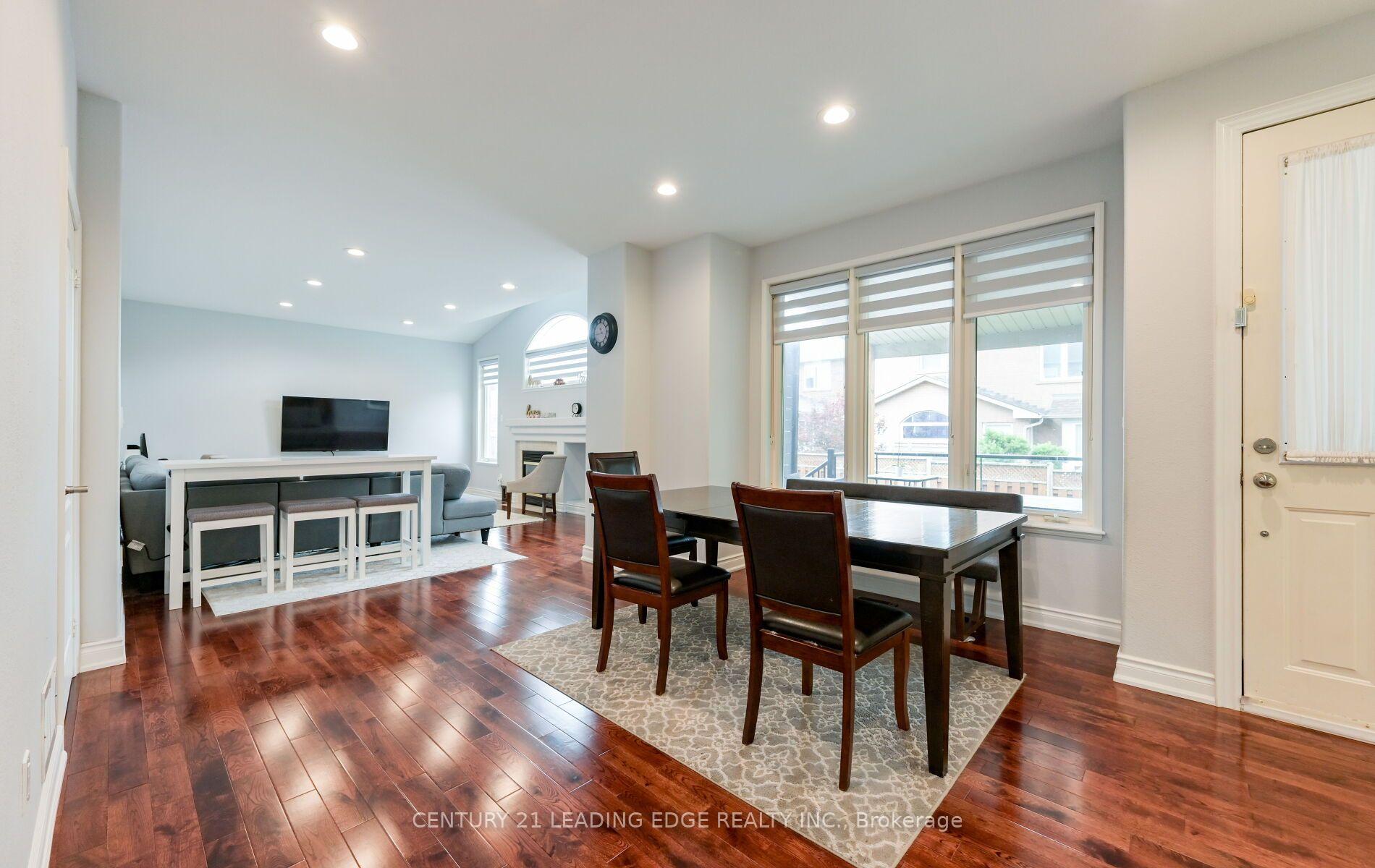 Photo 10 of 37 Drawbridge Drive, Markham, Berczy — HOMEH