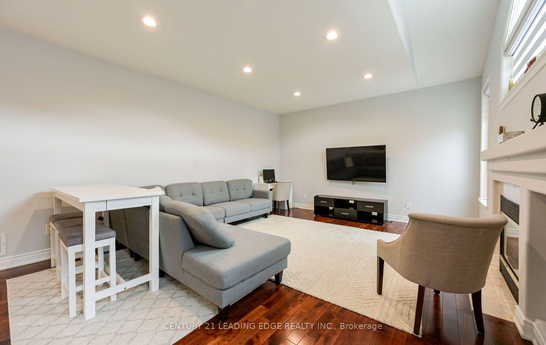 Photo 11 of 37 Drawbridge Drive, Markham, Berczy — HOMEH