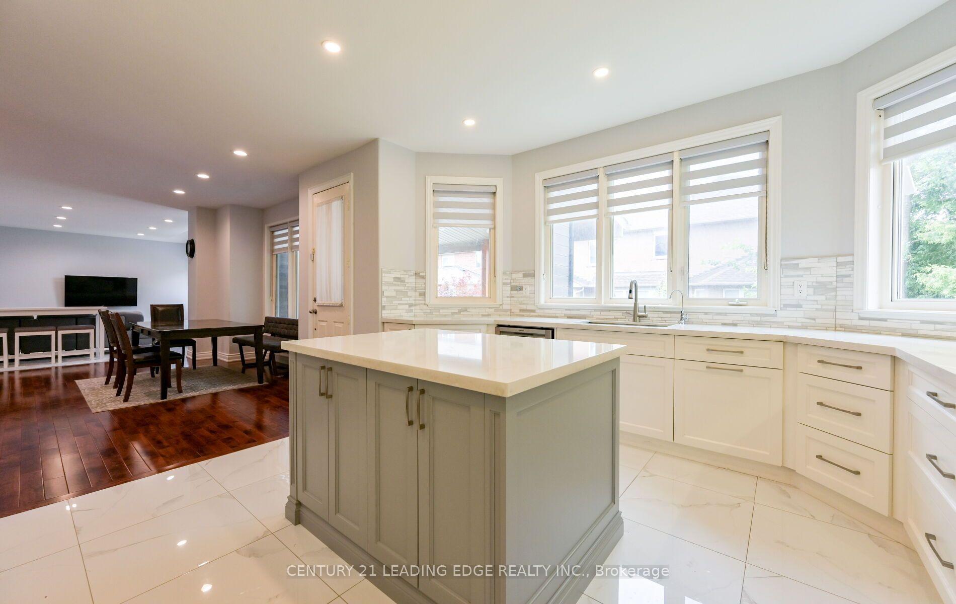 Photo 14 of 37 Drawbridge Drive, Markham, Berczy — HOMEH