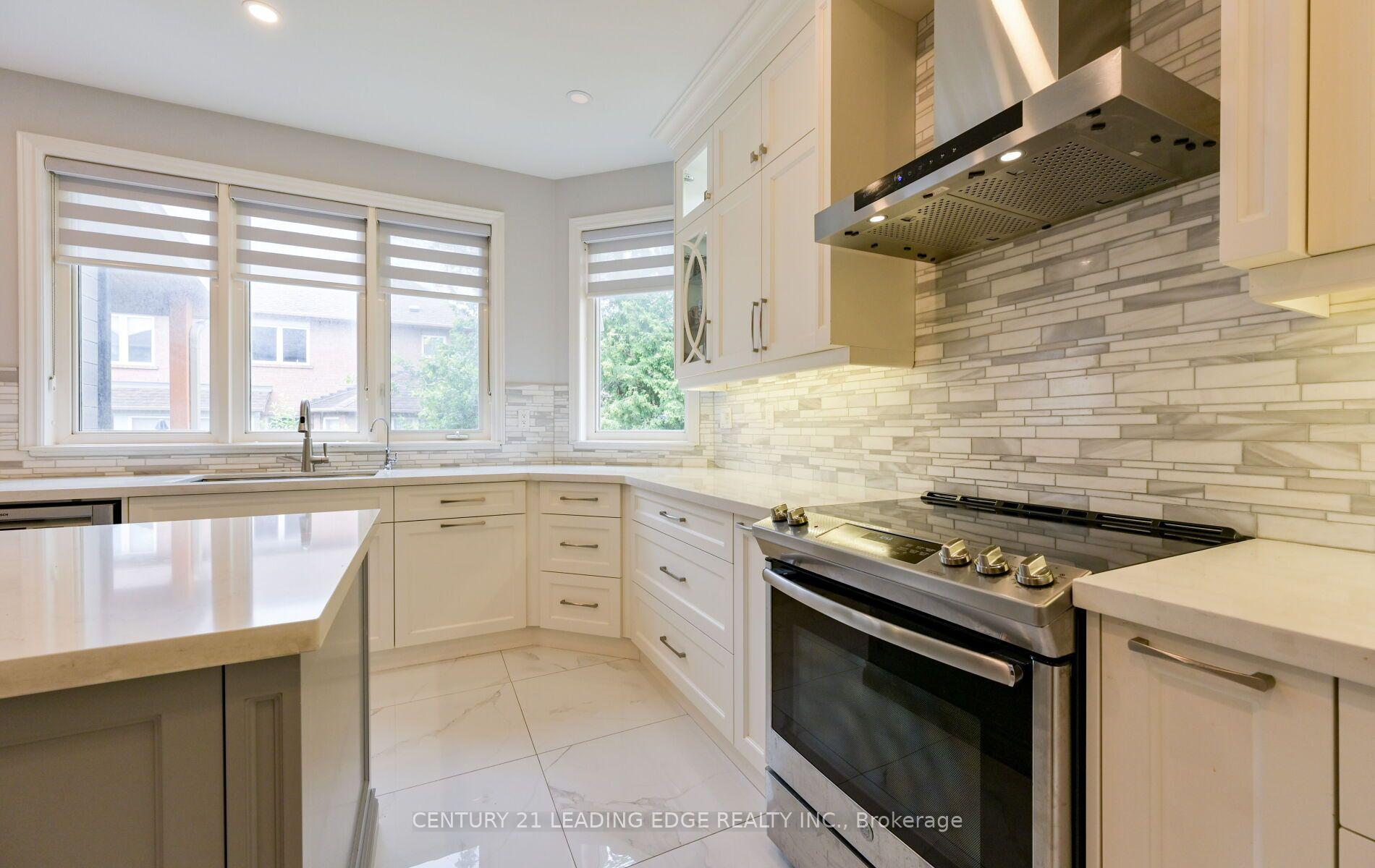 Photo 15 of 37 Drawbridge Drive, Markham, Berczy — HOMEH