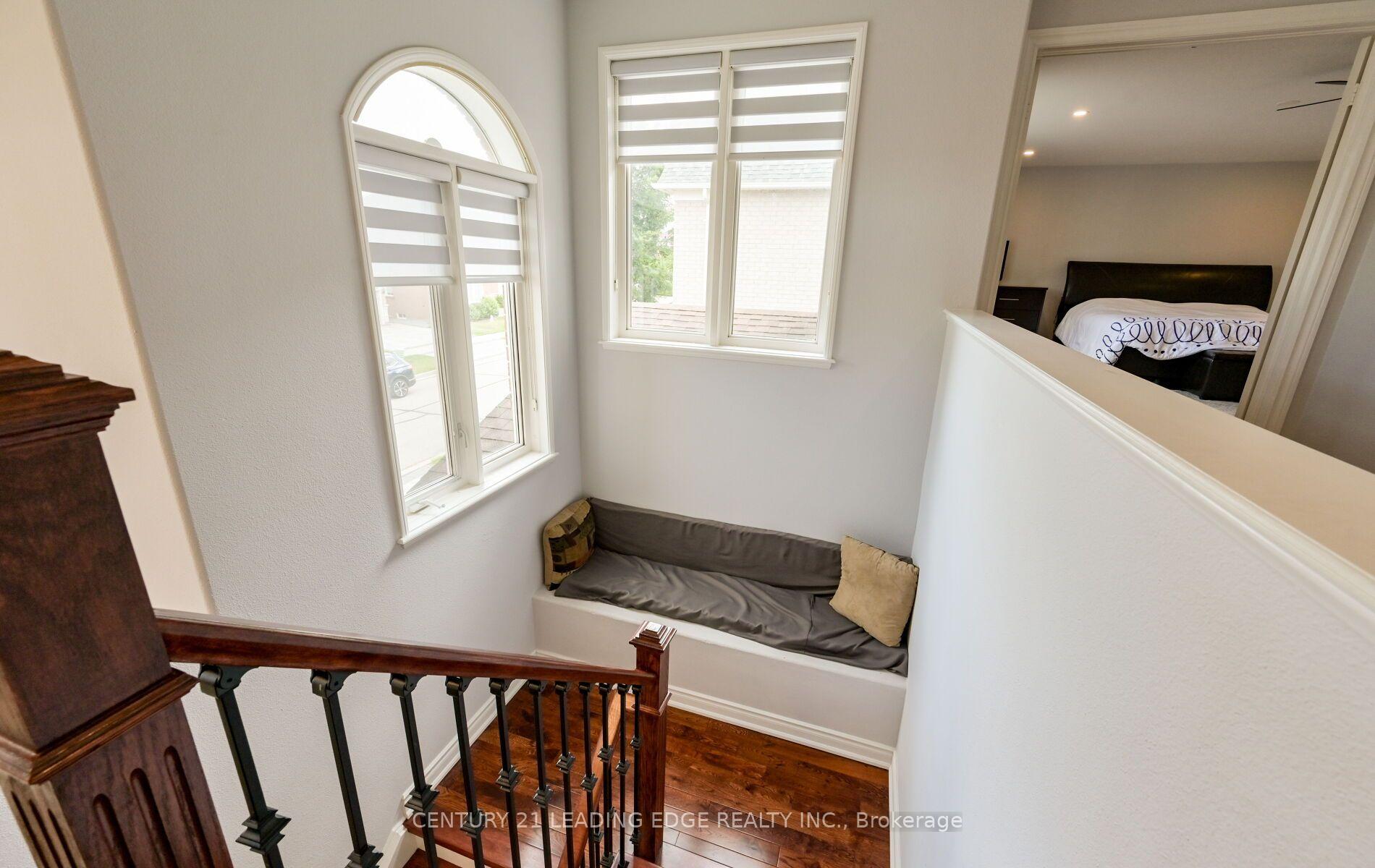 Photo 18 of 37 Drawbridge Drive, Markham, Berczy — HOMEH