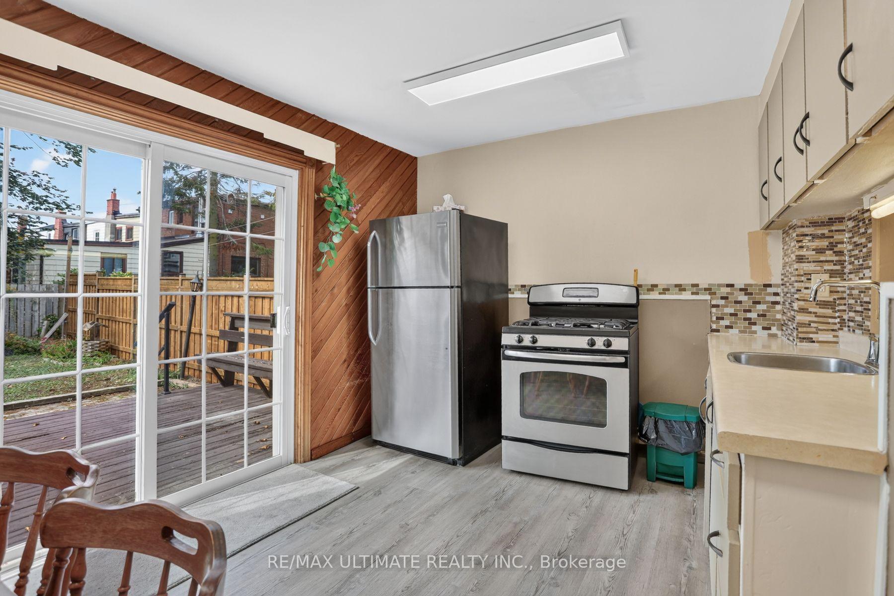 Photo 16 of 12 Eldon Avenue, Toronto, Crescent Town — HOMEH