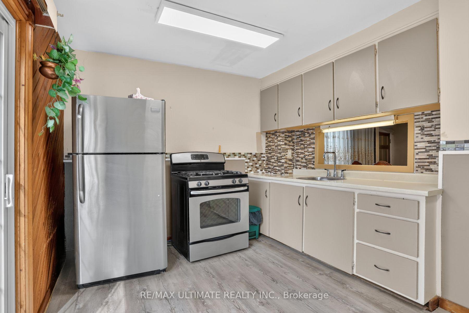 Photo 18 of 12 Eldon Avenue, Toronto, Crescent Town — HOMEH