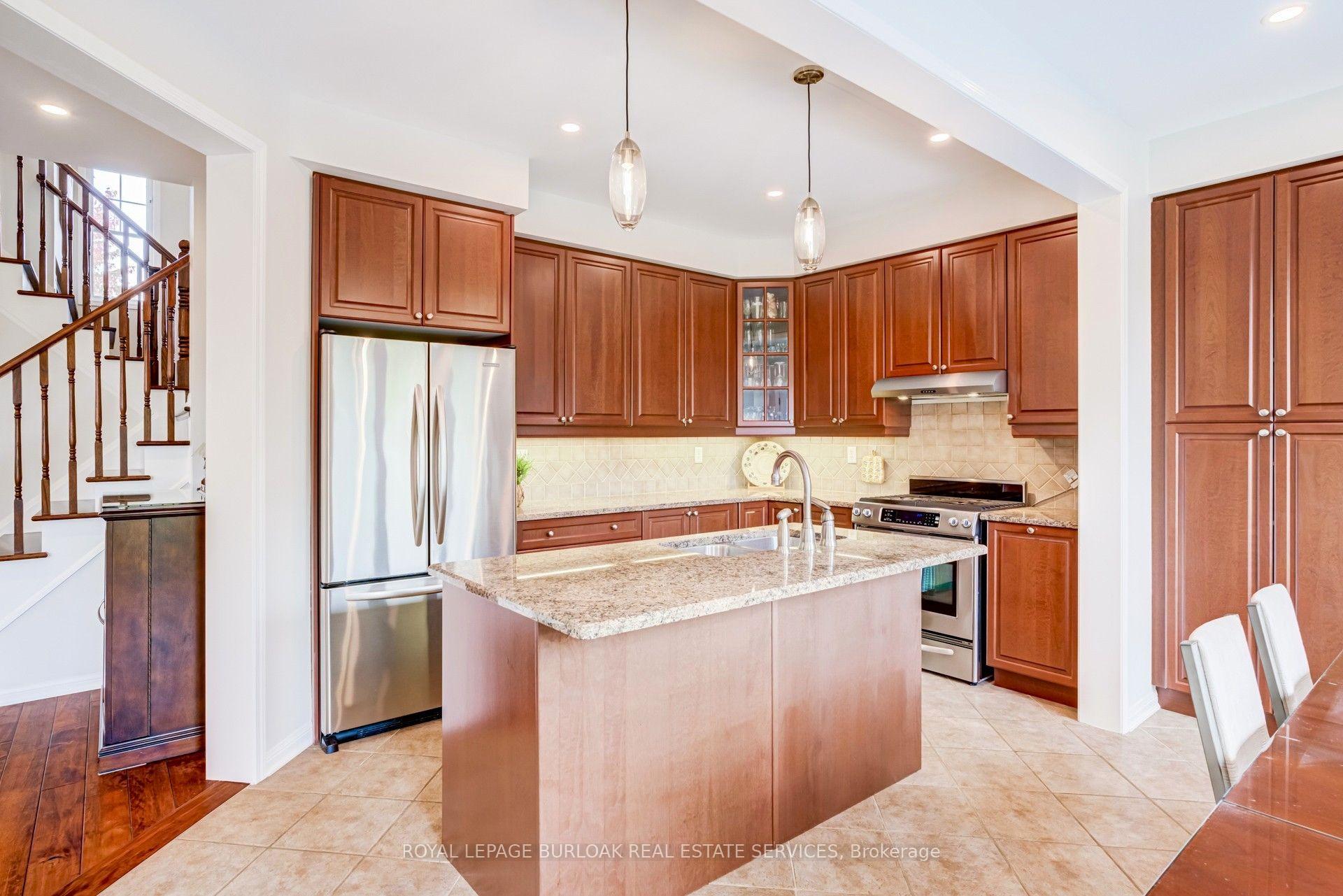 Photo 8 of 3244 Steeplechase Drive, Burlington, Alton — HOMEH