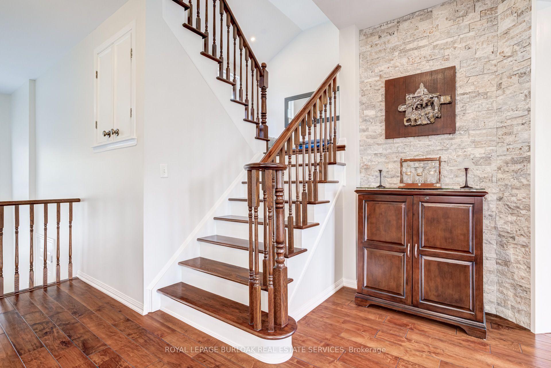Photo 13 of 3244 Steeplechase Drive, Burlington, Alton — HOMEH